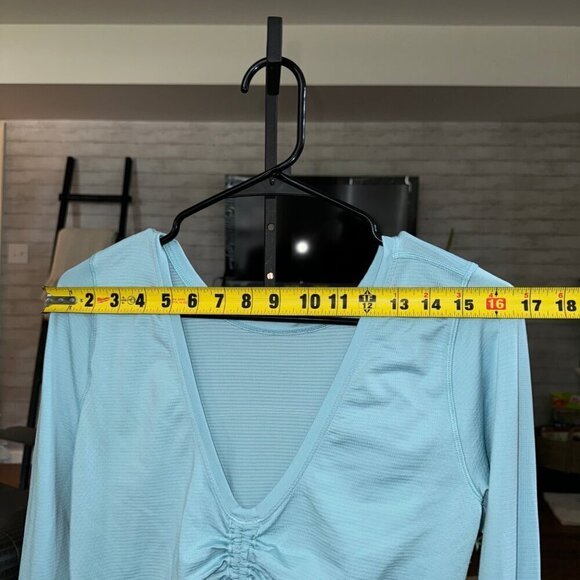 Lululemon Light Blue Swiftly Speed Long Sleeve Cinch Ruched Back Top Size 8 - Picture 8 of 9